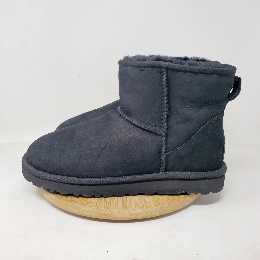 UGG Classic Mini II Boots Womens 9 Black Suede Shearling‎ Lined Shoes